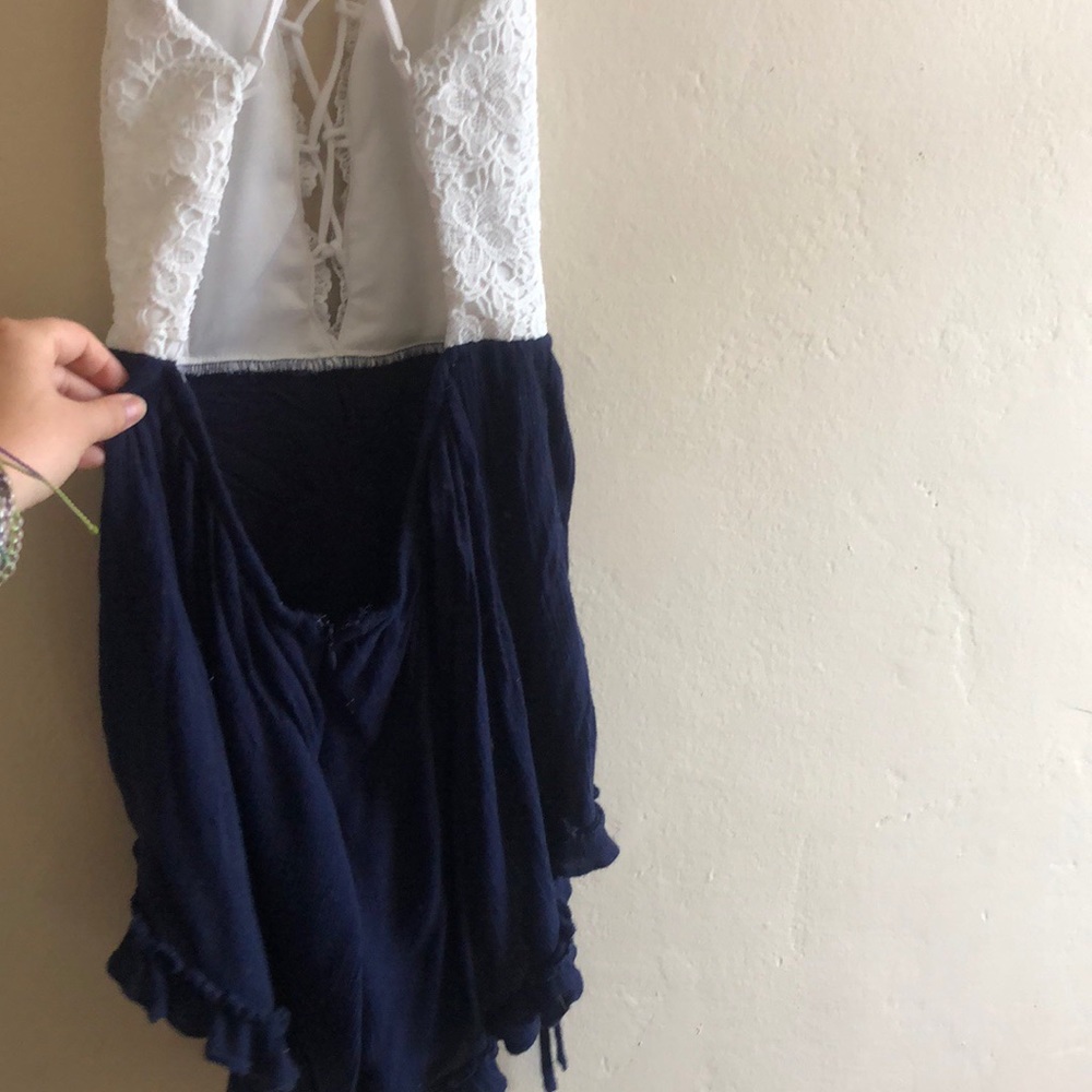 Backless Two-Tone Romper - Picture 4 of 8
